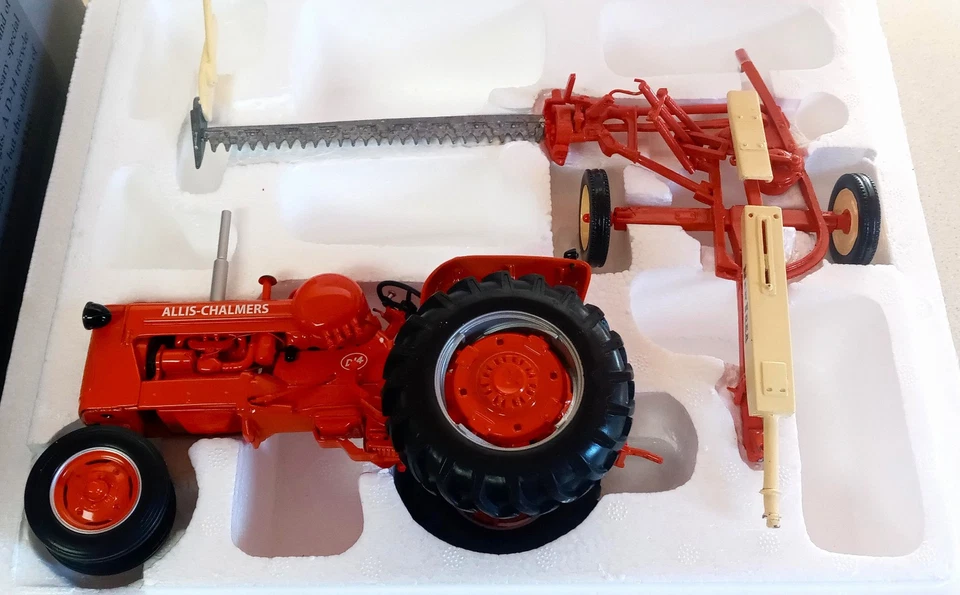 Speccast Allis Chalmers D-14 LP Gas w/ No. 254 New Idea Mower - Diecast - Image 2 of 4