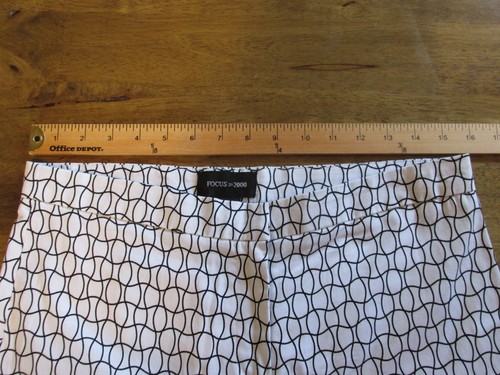 Neu ohne Etikett Focus 2000 Damen-Caprihose zum Überziehen spitz zulaufendes Bein 8 weiß geometrisches Muster Stretch - Bild 7 von 11