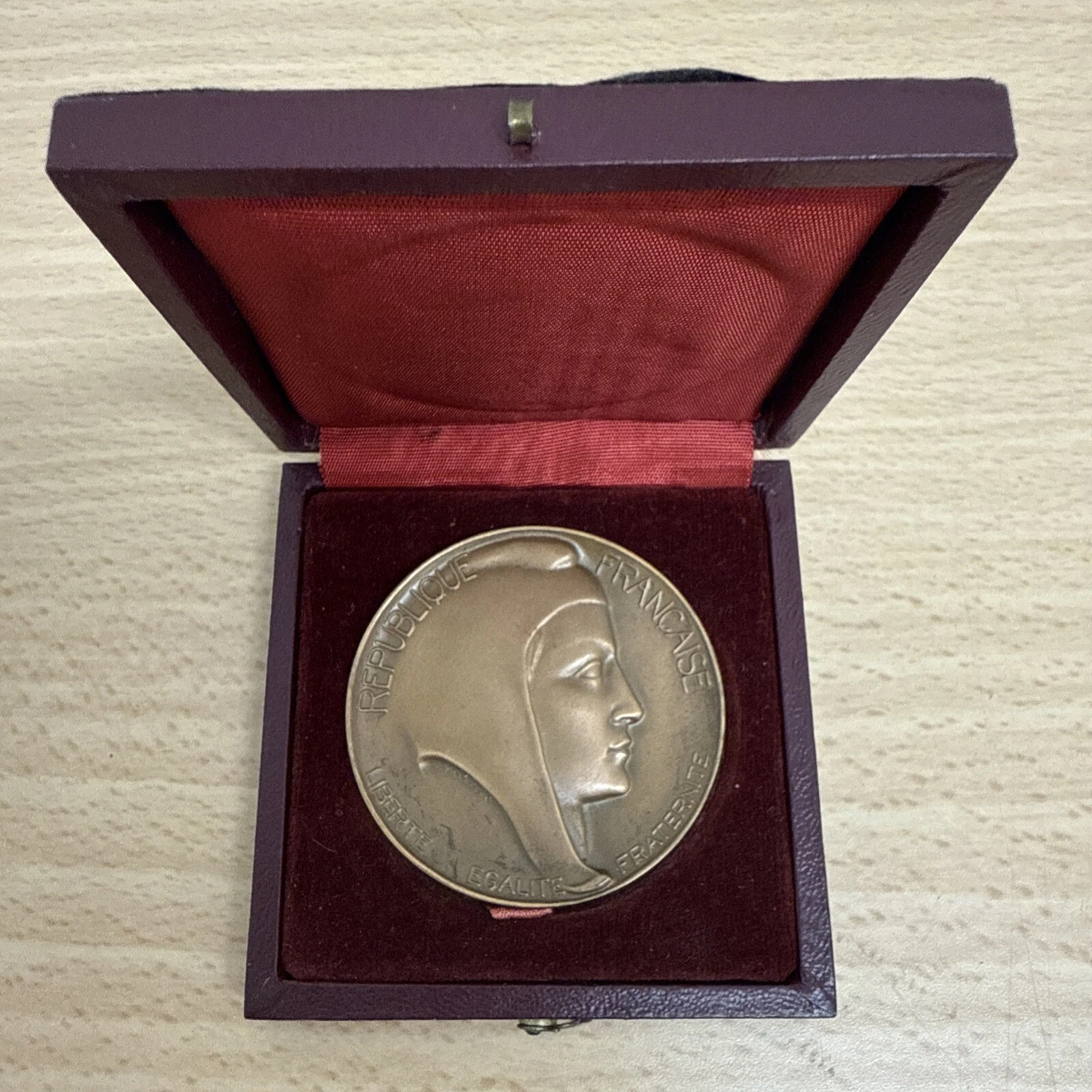 Médaille U.N.I Des Matériaux De Construction Et Produits De Carrières En Bronze