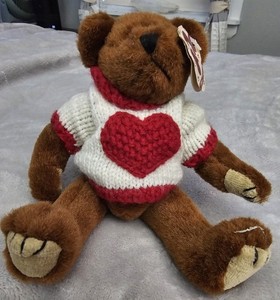 TY Collectible Attic Treasures Casanova JointedTeddy Bear Heart Sweater 1993