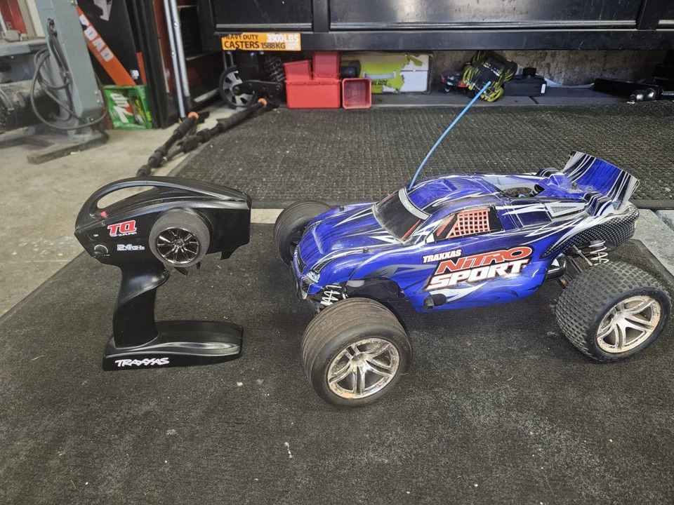 Traxxas NITRO GAS powered RC With Trans & Recv JUST add BATT'S & FUEL N GO! - Image 2 of 4