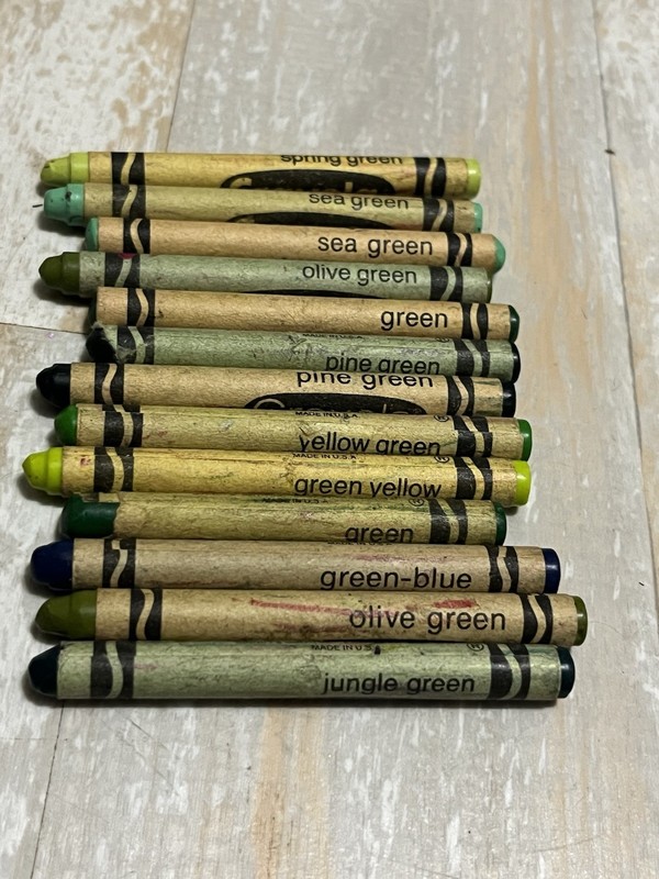 Crayola Green Crayon Vintage Sea Green Jungle Spring Pine Green Olive Lot 13