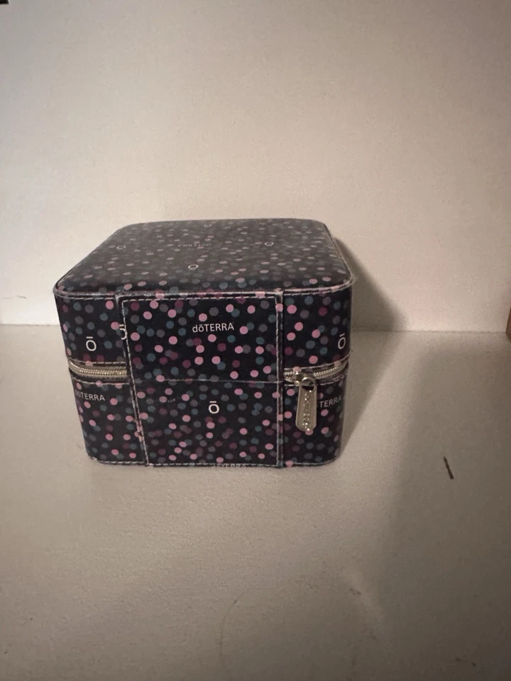 Caja de aceites esenciales doTerra estuche de almacenamiento caja con capacidad para 20 botellas puntos morados Foto 2 de 4
