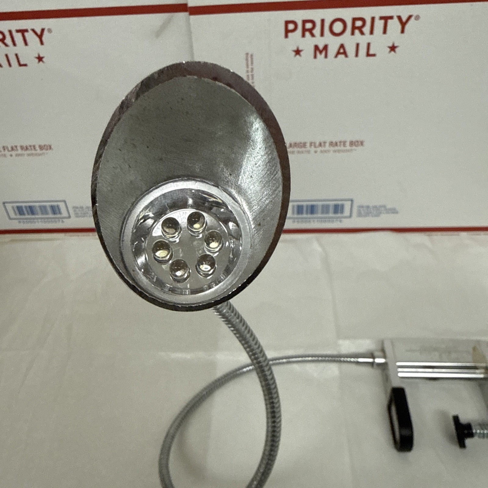 The Designers Edge Aluminum Portable Battery Operated Threaded Clamp Lamp Light