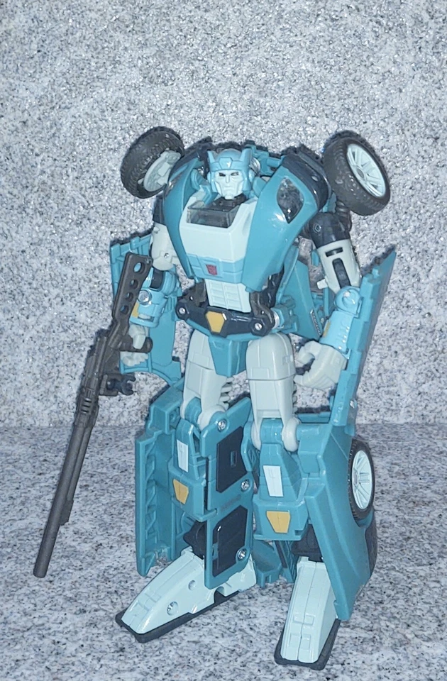 Transformers Autobots Heroes Platinum Edition SEARGENT KUP Deluxe Action Figure - Image 2 of 4