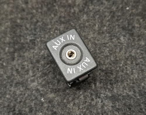 5M0035724 VW Touran Radiobedienung AUX Anschluss