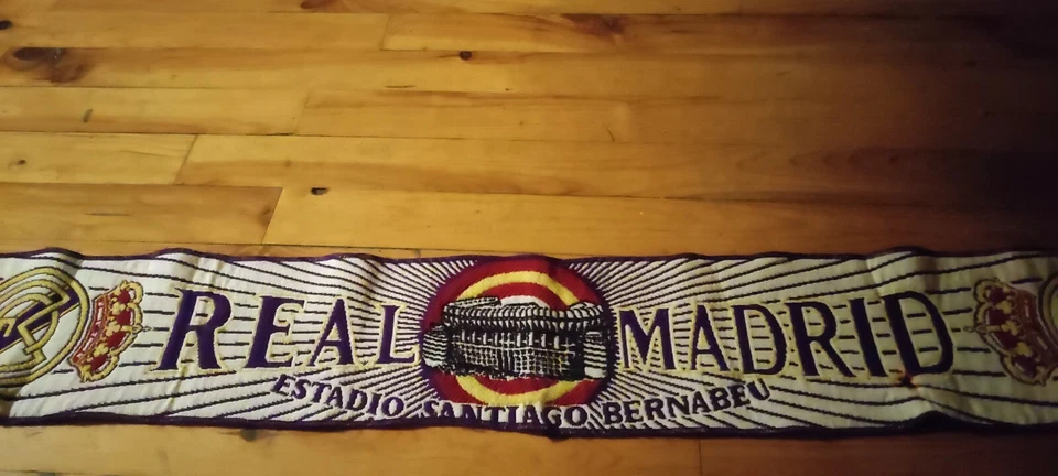 Echarpe Football REAL MADRID année 2000 vintage produit officiel - Photo 1/1
