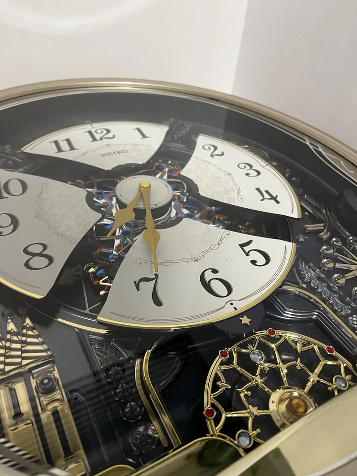 Reloj de Pared Seiko Noche Estrellada Melodías En Movimiento Ovalado Luces de Color Música Foto 2 de 4
