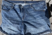 Gap 1969 Shorts Womens Size 18 Faded Blue Medium Wash 3 Inch Cuffed