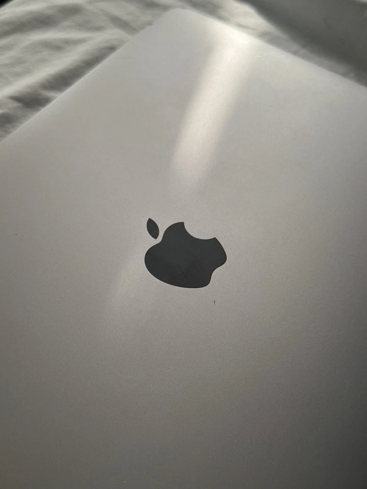 Apple MacBook Pro 13(128GB 固态硬盘,英特尔酷睿 i5 第 8 代,1.40GHz,8GB)笔记本电脑 — 第 4/4 张图片