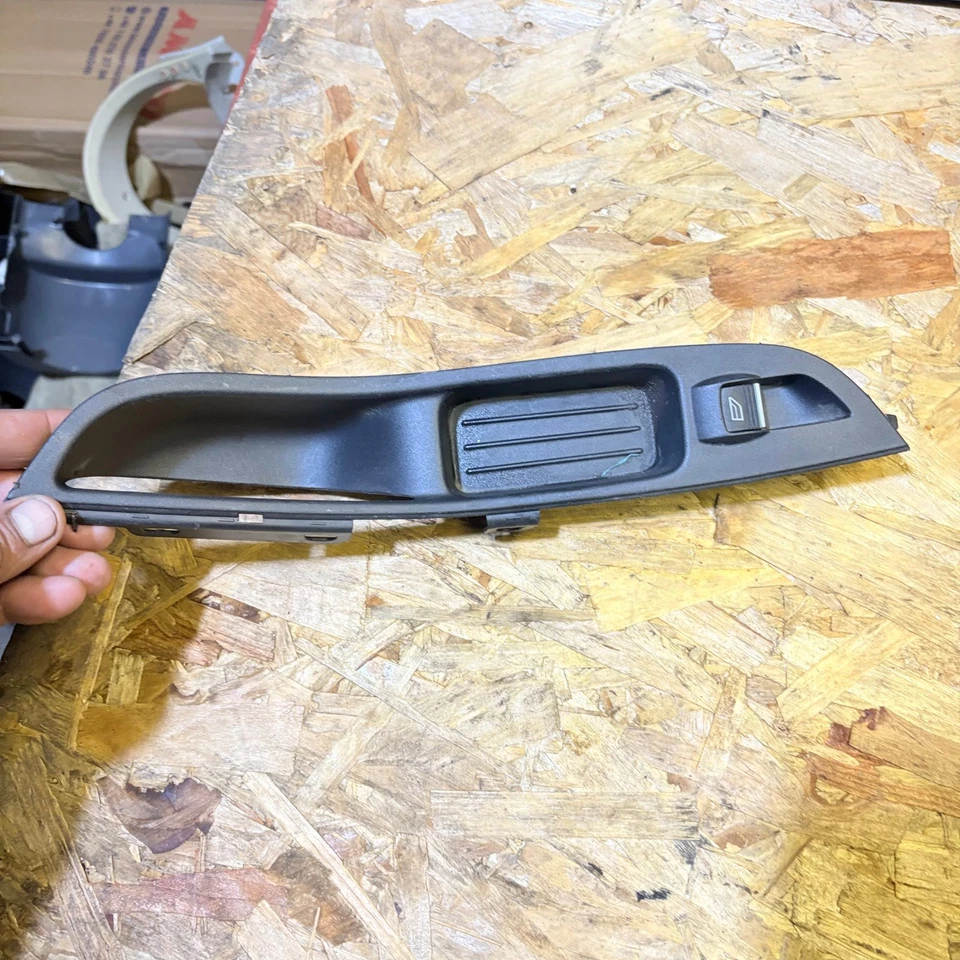 Ford Focus ST 2015 Passenger Front Left Window Switch OEM BM51-A240A41ADW - Image 3 of 4