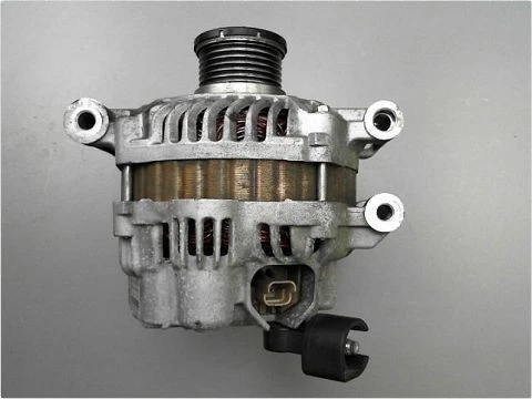 🇮🇹 ALTERNATORE ➤MINI MINI 2010- 12317604782 ♻️ - Immagine 2 di 3