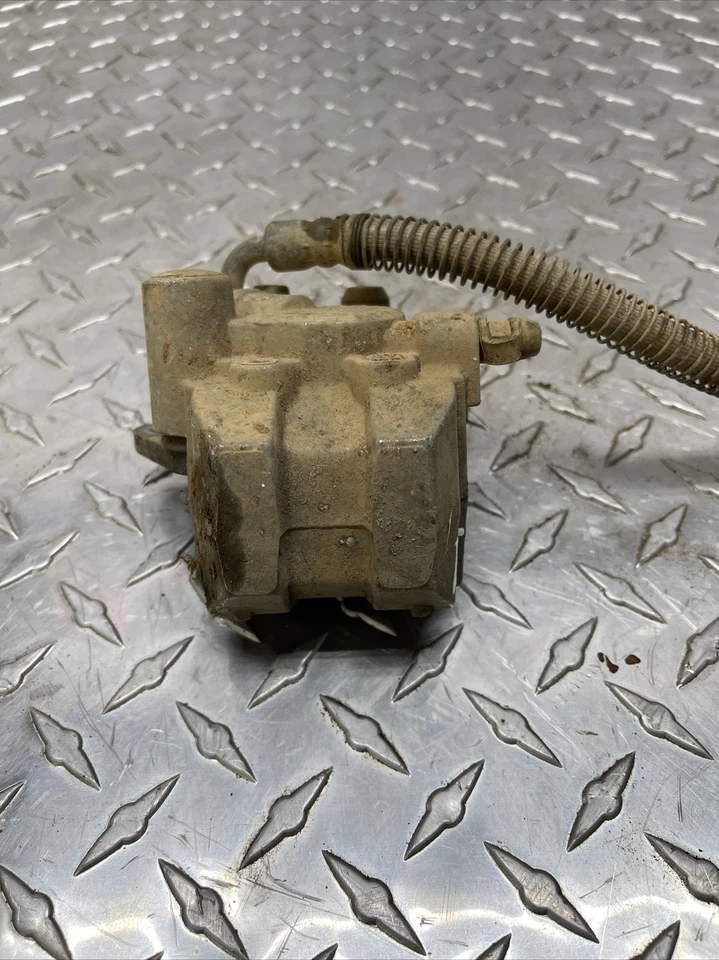 Pinza de freno delantera izquierda Suzuki Vinson 500 2004 Foto 4 de 4