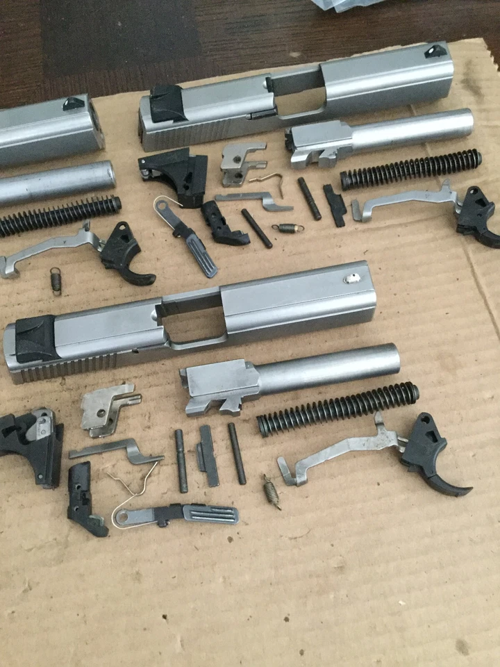 一个随机 S&W SW40VE 零件套装 - 上滑块和零件重建/维修 — 第 4/4 张图片