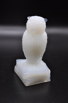Vintage Degenhart Glass White Wise Ole Owl on Books Figurine Paperweight