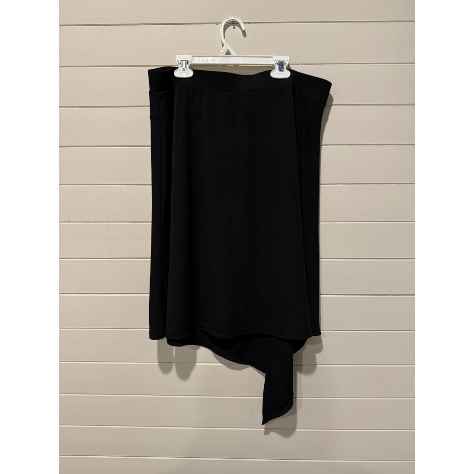 Falda midi drapeada asimétrica negra XL Simply Vera Wang para mujer Foto 2 de 4