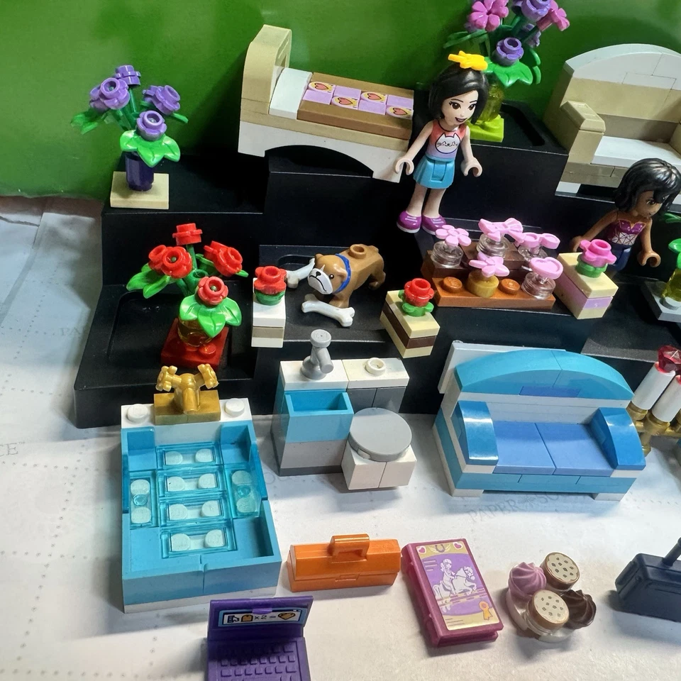 Acessórios de quarto LEGO construídos flores mini boneco sofá + mais - Imagem 3 de 4