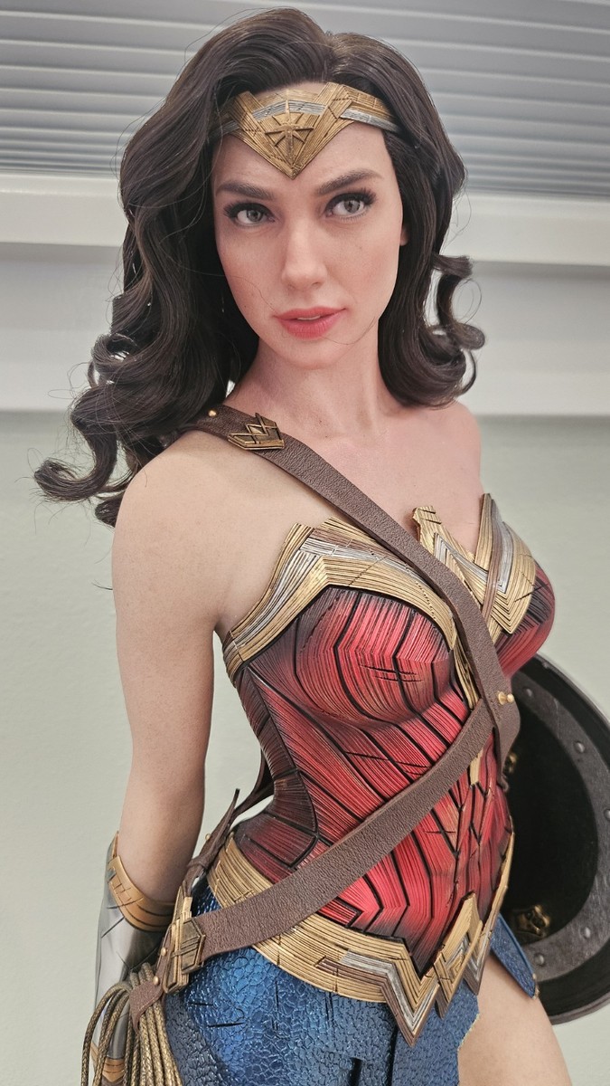 JND Studios Platinum Justice League Wonder Woman 1/3 Hyperreal