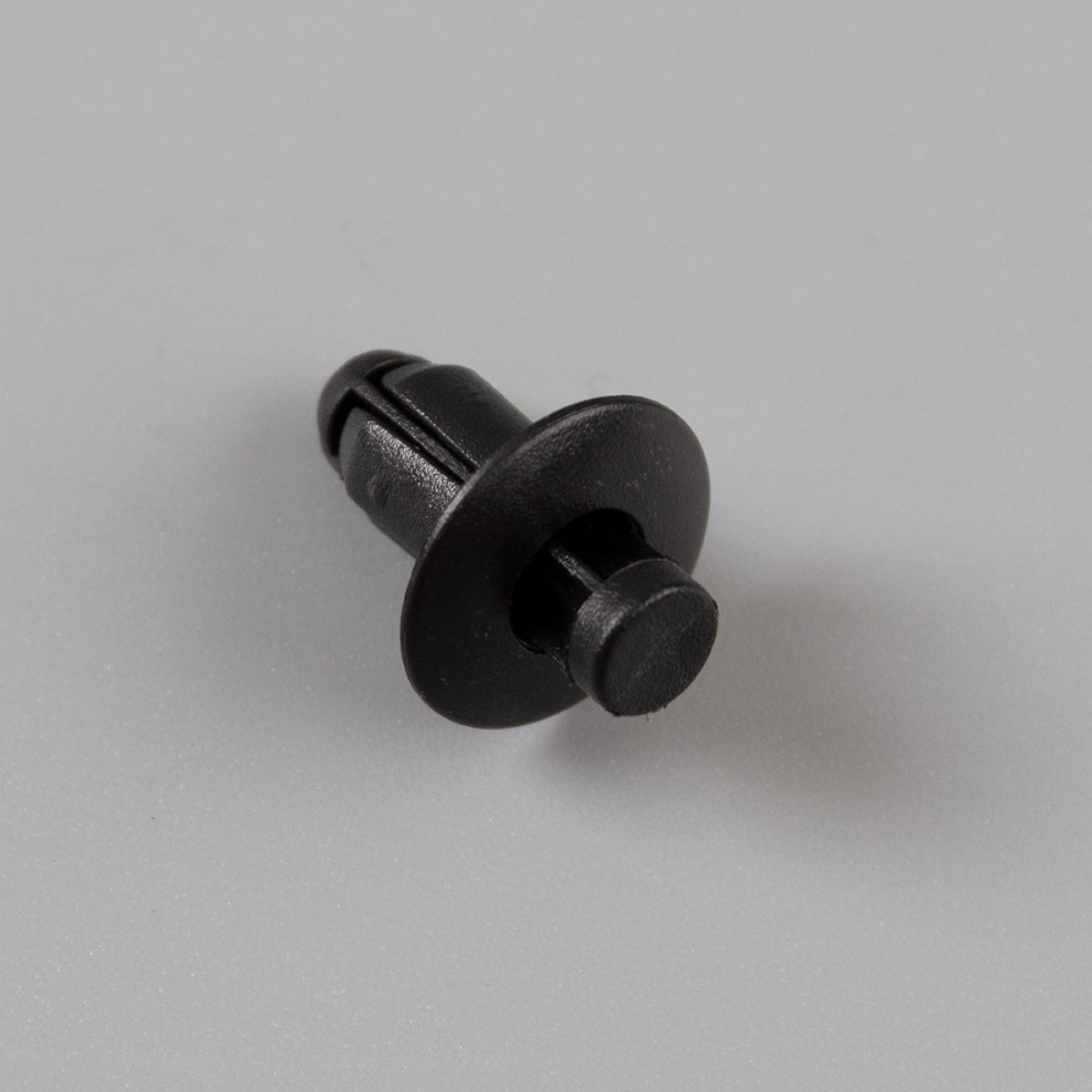 Push Fit Clip for ZS125T-48, ZS1200DT Unpainted Black Right Plastic CLP001018