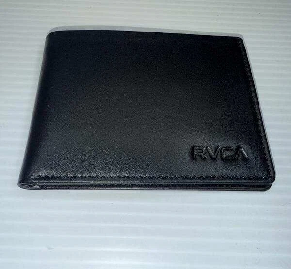 NUEVA CARTERA RVCA DE CUERO NEGRA CON ESCUDO PARA HOMBRE Foto 2 de 4