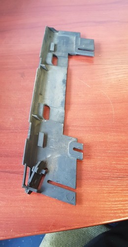 BMW 7er E38 Lagerplatte links Lufteinlässe Scheinwerfer 8157937 Rahmen