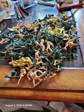 Huge Lot 125 vintage mini plastic army men
