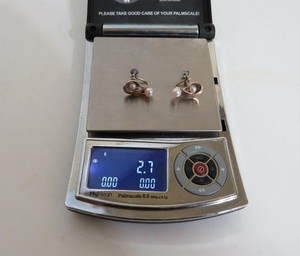 Vintage 10K Solid Gold Genuine Pearl Earrings Screw Posts 2.7 g. Scrap or Not!
