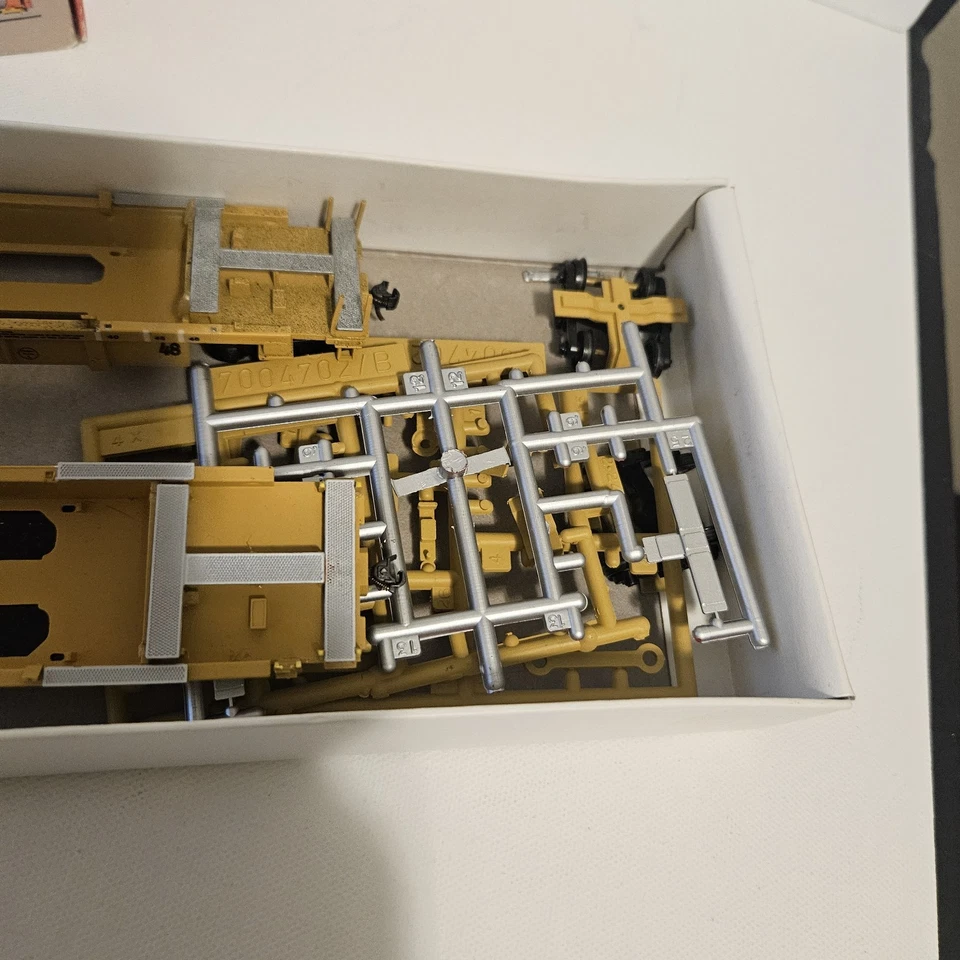 Walthers HO Scale 70' Thrall Double Stack Car TTX Single Unit Kit 932-3901 - Image 4 of 4