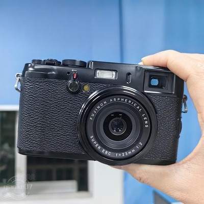 Fujifilm X100 12.3MP APS-C Digital Camera with CMOS 4x Optical Zoom 23mm F2 Lens