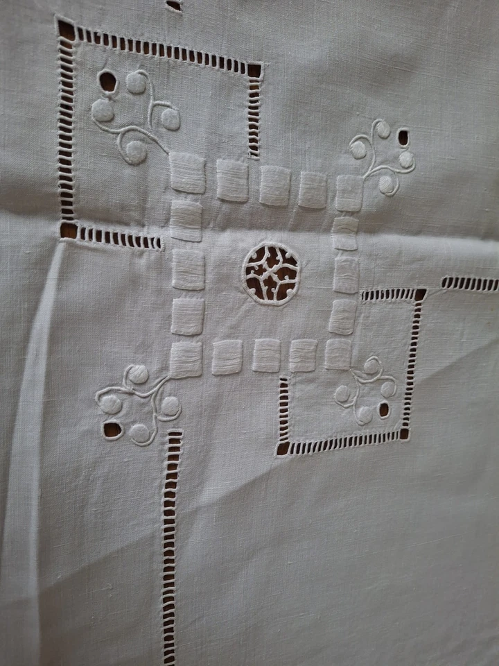 NAPPE rectangulaire ANCIENNE BRODEE, AJOUREE, lin 280 x 185 cm. Monnogrammée - Photo 4/4