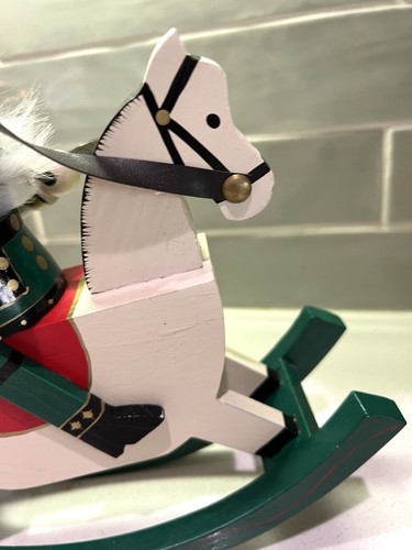 Schiaccianoci Re su Cavallo a Dondolo Natale Verde e Bianco 12”X 10” Legno Vacanze - Foto 9 di 16