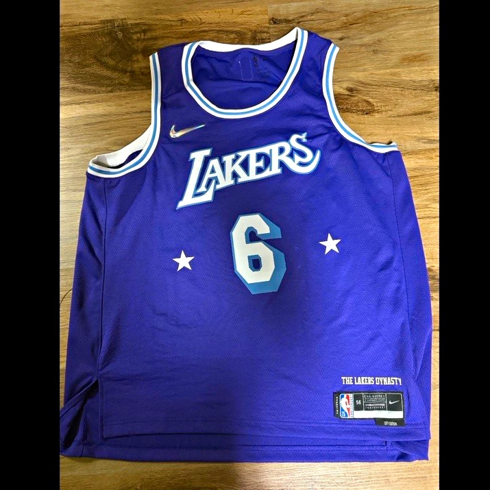 Preços baixos em Lebron James Branco Los Angeles Lakers Roupas e