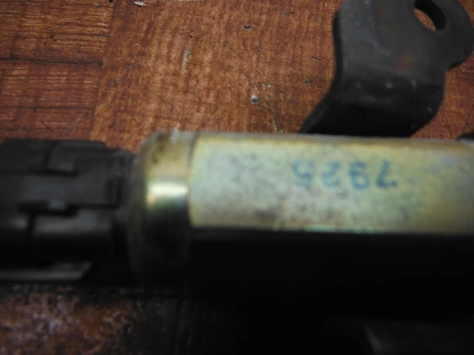 yamaha FJR 1300 fjr1300a fjr1300ae fjr1300es SENSOR Glove box lock switch - Image 3 of 4