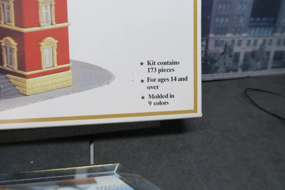 MODEL POWER N SCALE #1526 VICTORIAN HOUSE ! 173 PIECE CONSTRUCTION KIT! - Image 4 of 4