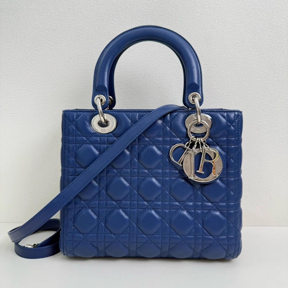 Dior ボディバッグ CDダイヤモンド　ネイビーブルー　美品　レア Dior ボディバッグ CDダイヤモンド ネイビーブルー 美品 レア Dior
