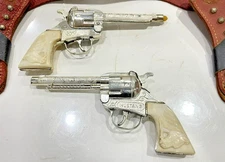 2658Q ~ Pair Vintage Kilgore Mustang 1960s Die Cast Cap Guns W/Leather Holster