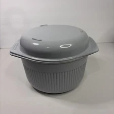 Nordic Ware Gray 2 Quart Casserole DIsh With 7 1/2” Utility Pan Lid Oven Safe