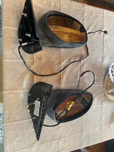 2007-2013 Chevy 1500 Mirrors RH + LH Power Mirrors OEM