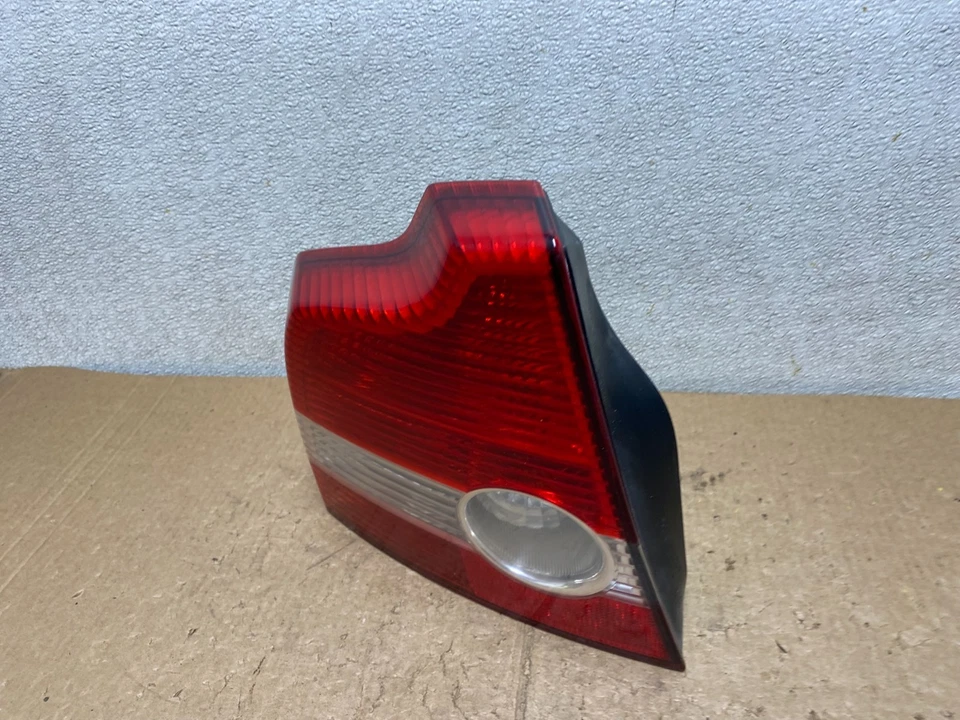Luz trasera lateral izquierda para conductor Volvo S40 2004 a 2007 OEM V3668 DW Foto 2 de 4