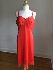 STUNNING VTG VANITY FAIR Red Nylon  Lace Full-slip Dress Nightgown Lingerie 36