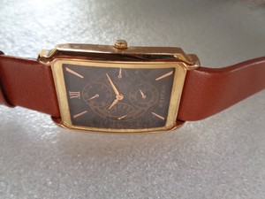 rose gold rectangle watch
