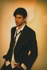 Enrique Iglesias Autogramm signed 20x30 cm Bild