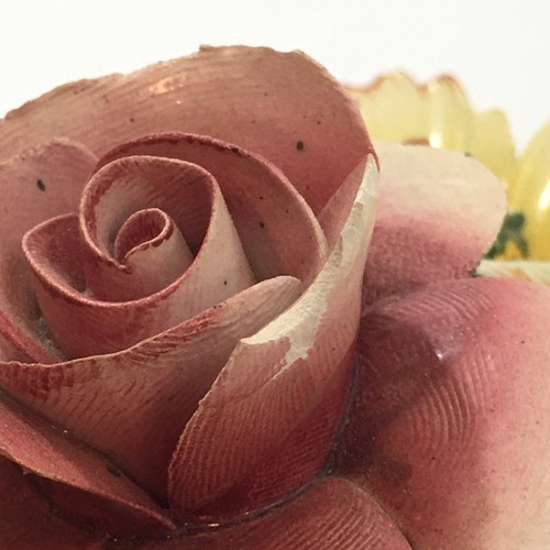 Flores de porcelana Nuova Capodimonte en cesta rosa amarillo 7 x 6 decoración de primavera - Imagen 11 de 12