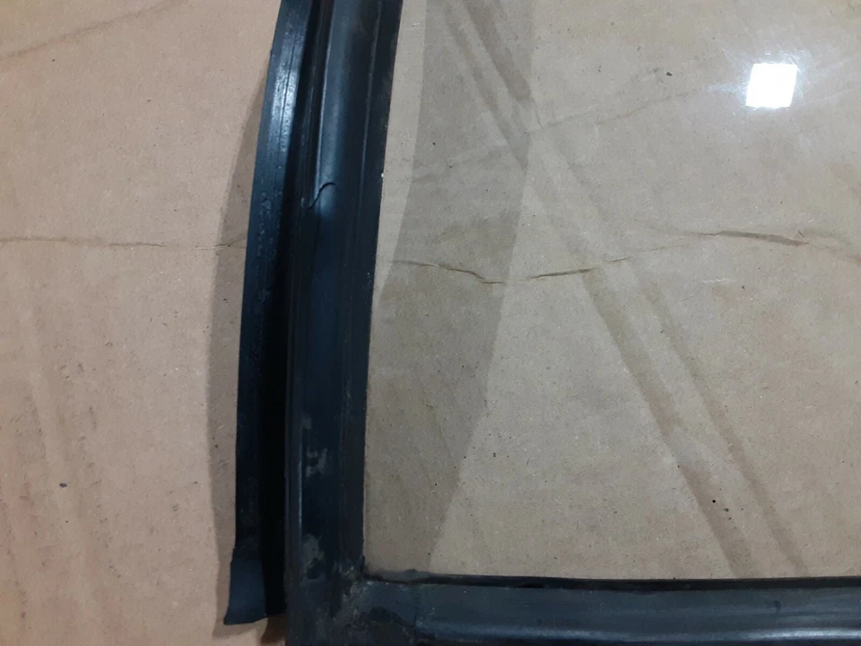 Studebaker 1952 techo rígido Champion & Commander ventana trasera derecha Foto 3 de 4