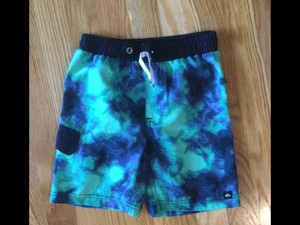 quicksilver boys swim trunks