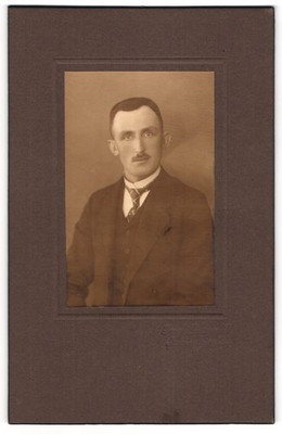 Photograph Josef Schroedel, elegant gentleman with mustache 