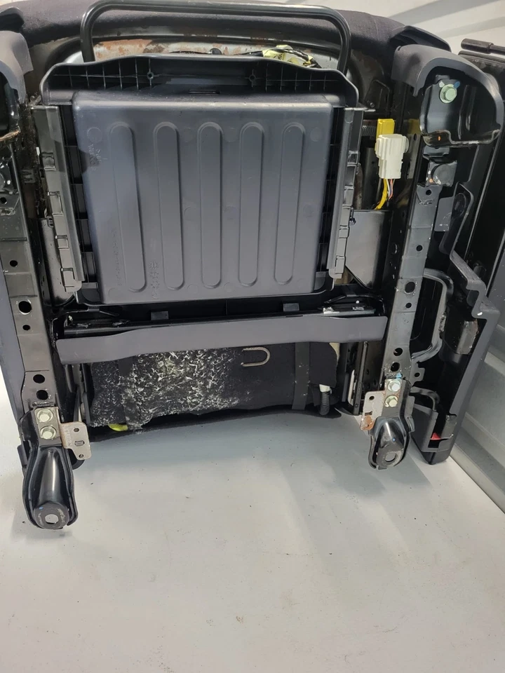 2007 2008 2009 2010 Honda CR-V Passenger RH Side Seat W/Center Console OEM - Image 2 of 4