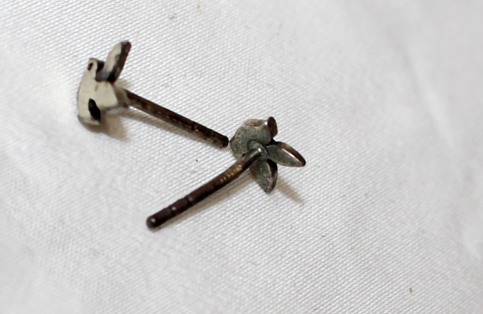 925 Marked Silver Tiny Dove/Bird Stud Earrings Pi… - image 9