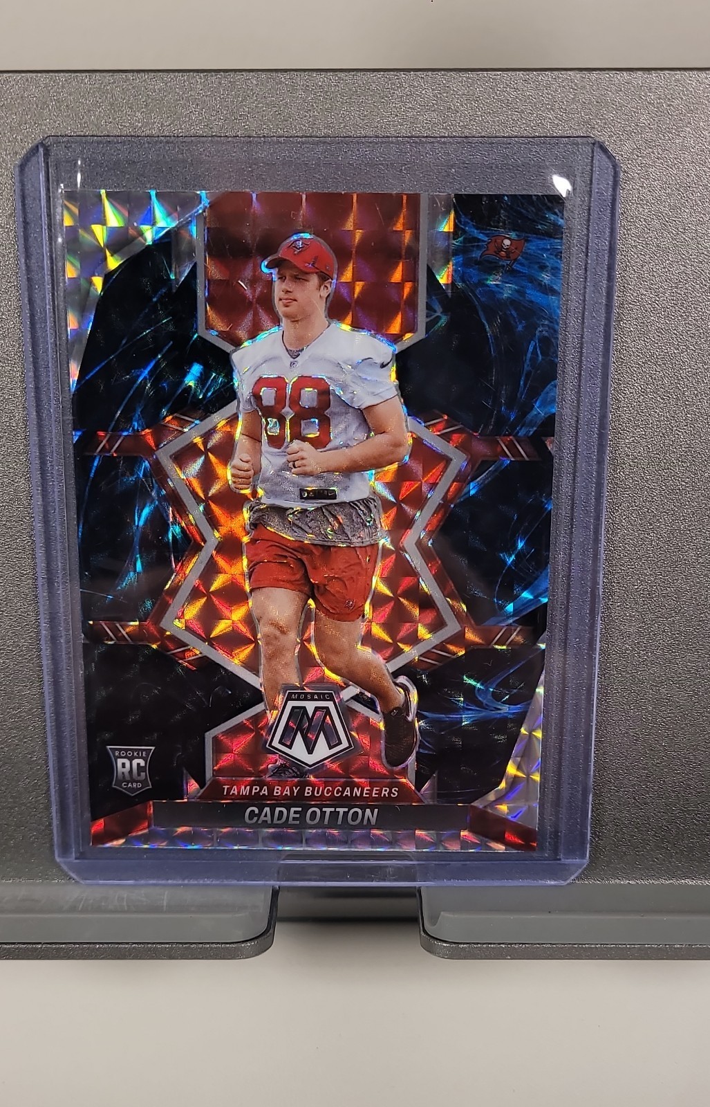 2022 Panini Mosaic - Rookies Cade Otton #361 Genesis Mosaic Prizm (RC)