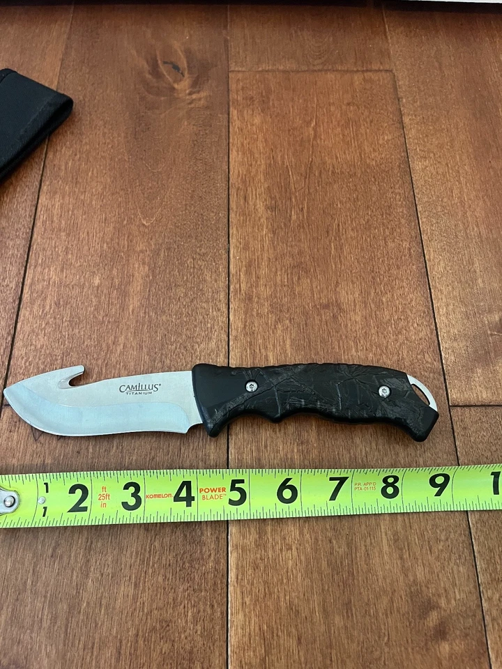 Cuchillo de hoja fija de titanio Camillus negro gancho intestinal con funda Foto 2 de 3